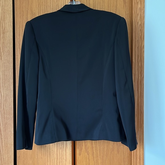 Mix-it Stretch Suit. Black. Jacket with skirt. - Picture 5 of 9